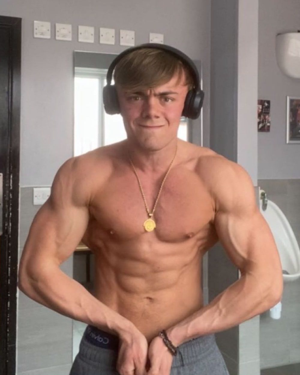 Client 2 after coaching: front lat spread, visible abs and much more detail through the shoulders, arms and chest